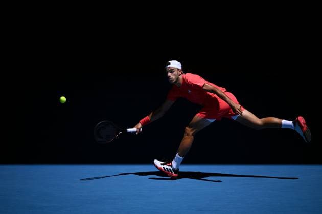 TENNIS AUSTRALIAN OPEN, Francisco Cerundolo of Argentina serves during his round three match against Alex De Minaur of Australia during the 2025 Australian Open at Melbourne Park in Melbourne, Saturday, January 18, 2025. ( NO ARCHIVING, EDITORIAL USE ONLY, NO USE IN BOOKS WITHOUT CONSENT MELBOURNE VICTORIA AUSTRALIA  Copyright: xJOELxCARRETTx 20250118184721061240