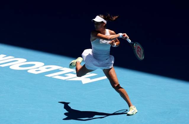 Emma Raducanu of GBR in action Australian Open, Day Seven, Tennis, Melbourne Park, Melbourne, Australia - 18 Jan 2025  Copyright: xEllaxLing Shutterstockx 15105036j