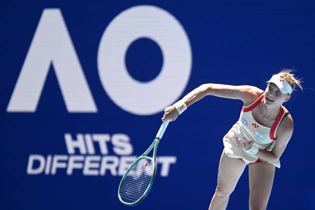 TENNIS AUSTRALIAN OPEN, Dayana Yastremska of Ukraine serves during her round three match against Elena Rybakina of Kazakstan during the 2025 Australian Open at Melbourne Park in Melbourne, Saturday, January 18, 2025. ( NO ARCHIVING, EDITORIAL USE ONLY, NO USE IN BOOKS WITHOUT CONSENT MELBOURNE VICTORIA AUSTRALIA  Copyright: xLUKASxCOCHx 20250118158513815246