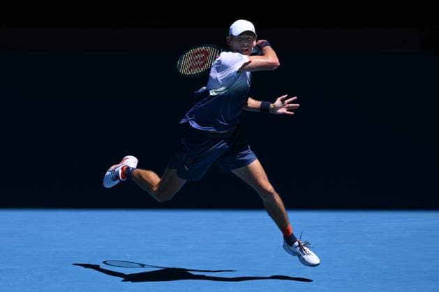 TENNIS AUSTRALIAN OPEN, Alex De Minaur of Australia returns during his round three match against Francisco Cerundolo of Argentina during the 2025 Australian Open at Melbourne Park in Melbourne, Saturday, January 18, 2025. ( NO ARCHIVING, EDITORIAL USE ONLY, NO USE IN BOOKS WITHOUT CONSENT MELBOURNE VICTORIA AUSTRALIA  Copyright: xJOELxCARRETTx 20250118180244030818