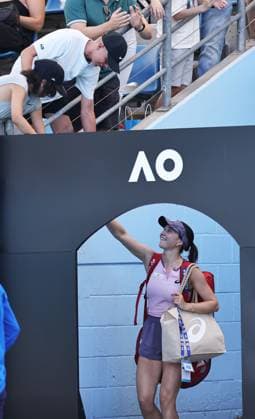 Eva Lys, GER, signing autographs after third round of 2025 Australian Open in Melbourne, 18 01 2025