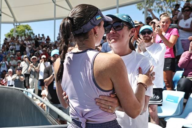 Eva Lys, GER, with her mother after third round of 2025 Australian Open in Melbourne, 18 01 2025