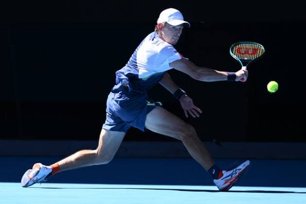 TENNIS AUSTRALIAN OPEN, Alex De Minaur of Australia returns during his round three match against Francisco Cerundolo of Argentina during the 2025 Australian Open at Melbourne Park in Melbourne, Saturday, January 18, 2025. ( NO ARCHIVING, EDITORIAL USE ONLY, NO USE IN BOOKS WITHOUT CONSENT MELBOURNE VICTORIA AUSTRALIA  Copyright: xJOELxCARRETTx 20250118135648790889