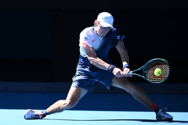 TENNIS AUSTRALIAN OPEN, Alex De Minaur of Australia returns during his round three match against Francisco Cerundolo of Argentina during the 2025 Australian Open at Melbourne Park in Melbourne, Saturday, January 18, 2025. ( NO ARCHIVING, EDITORIAL USE ONLY, NO USE IN BOOKS WITHOUT CONSENT MELBOURNE VICTORIA AUSTRALIA  Copyright: xJOELxCARRETTx 20250118191953341397