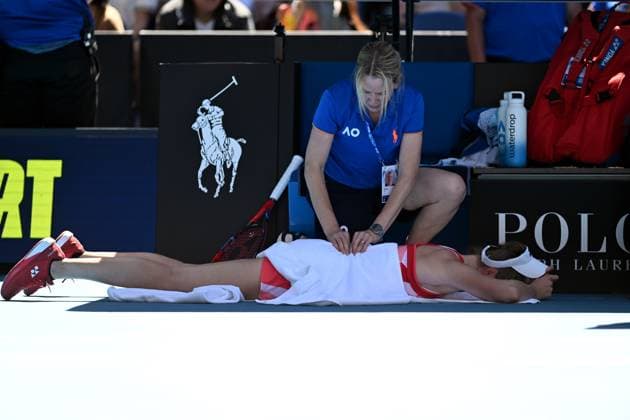 TENNIS AUSTRALIAN OPEN, Elena Rybakina of Kazakstan gets medical attention during her round three match against Dayana Yastremska of Ukraine during the 2025 Australian Open at Melbourne Park in Melbourne, Saturday, January 18, 2025. ( NO ARCHIVING, EDITORIAL USE ONLY, NO USE IN BOOKS WITHOUT CONSENT MELBOURNE VICTORIA AUSTRALIA  Copyright: xLUKASxCOCHx 20250118126501780800