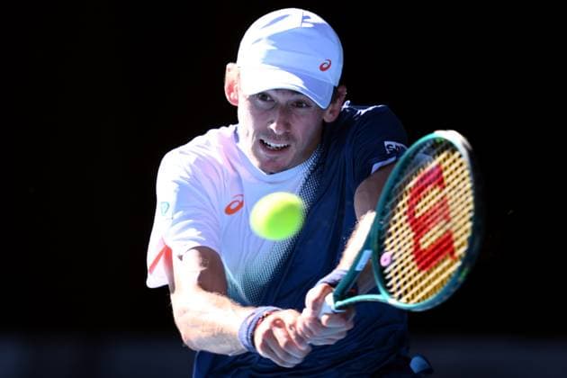 TENNIS AUSTRALIAN OPEN, Alex De Minaur of Australia returns during his round three match against Francisco Cerundolo of Argentina during the 2025 Australian Open at Melbourne Park in Melbourne, Saturday, January 18, 2025. ( NO ARCHIVING, EDITORIAL USE ONLY, NO USE IN BOOKS WITHOUT CONSENT MELBOURNE VICTORIA AUSTRALIA  Copyright: xJOELxCARRETTx 20250118192583758040