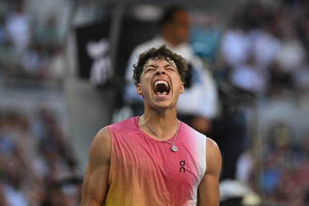TENNIS AUSTRALIAN OPEN, Ben Shelton of USA reacts during his round three match against Lorenzo Musetti of Italy during the 2025 Australian Open at Melbourne Park in Melbourne, Saturday, January 18, 2025. ( NO ARCHIVING, EDITORIAL USE ONLY, NO USE IN BOOKS WITHOUT CONSENT MELBOURNE VICTORIA AUSTRALIA  Copyright: xLUKASxCOCHx 20250118110611452827