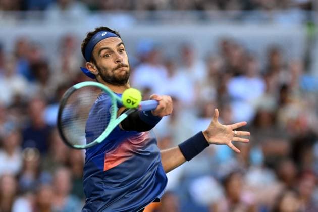 TENNIS AUSTRALIAN OPEN, Lorenzo Musetti of Italy returns during his round three match against Ben Shelton of USA during the 2025 Australian Open at Melbourne Park in Melbourne, Saturday, January 18, 2025. ( NO ARCHIVING, EDITORIAL USE ONLY, NO USE IN BOOKS WITHOUT CONSENT MELBOURNE VICTORIA AUSTRALIA  Copyright: xLUKASxCOCHx 20250118132670648178