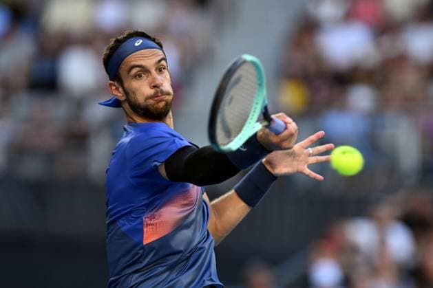 TENNIS AUSTRALIAN OPEN, Lorenzo Musetti of Italy returns during his round three match against Ben Shelton of USA during the 2025 Australian Open at Melbourne Park in Melbourne, Saturday, January 18, 2025. ( NO ARCHIVING, EDITORIAL USE ONLY, NO USE IN BOOKS WITHOUT CONSENT MELBOURNE VICTORIA AUSTRALIA  Copyright: xLUKASxCOCHx 20250118164601851948