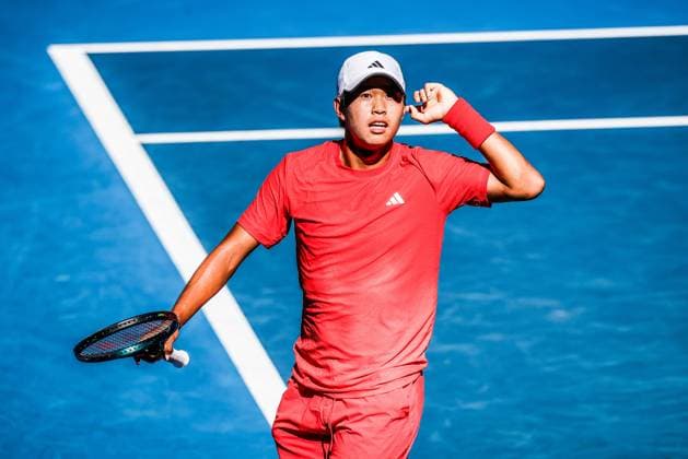 January 18, 2025: MELBOURNE, AUSTRALIA - JANUARY 18: Learner Tien of USA engages with the crowd after winning a point against Corentin Moutet of France on day seven of the 2025 Australian Open at Melbourne Park on January 18, 2025 in Melbourne, Australia. - ZUMAp121 20250118_zsp_p121_104 Copyright: xChrisxPutnamx