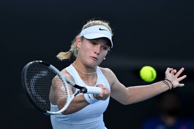 TENNIS AUSTRALIAN OPEN, Emerson Jones of Australia returns during her round one girls singles match against Anastasia Lizunova of Russia during the 2025 Australian Open at Melbourne Park in Melbourne, Saturday, January 18, 2025. ( NO ARCHIVING, EDITORIAL USE ONLY, NO USE IN BOOKS WITHOUT CONSENT MELBOURNE VICTORIA AUSTRALIA  Copyright: xLUKASxCOCHx 20250118192775921361