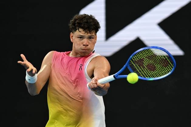 TENNIS AUSTRALIAN OPEN, Ben Shelton of USA during his round three win over Lorenzo Musetti of Italy during the 2025 Australian Open at Melbourne Park in Melbourne, Saturday, January 18, 2025. ( NO ARCHIVING, EDITORIAL USE ONLY, NO USE IN BOOKS WITHOUT CONSENT MELBOURNE VICTORIA AUSTRALIA  Copyright: xLUKASxCOCHx 20250118123505182890