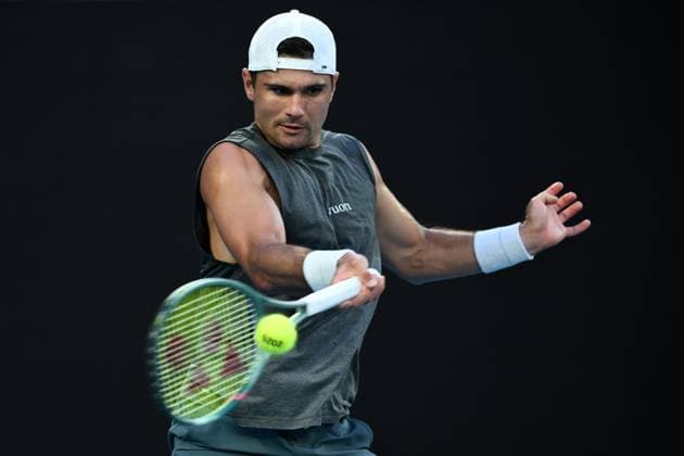 TENNIS AUSTRALIAN OPEN, Marcos Giron of USA returns during his round three match against Jannik Sinner of Italy during the 2025 Australian Open at Melbourne Park in Melbourne, Saturday, January 18, 2025. ( NO ARCHIVING, EDITORIAL USE ONLY, NO USE IN BOOKS WITHOUT CONSENT MELBOURNE VICTORIA AUSTRALIA  Copyright: xJOELxCARRETTx 20250118163357527480