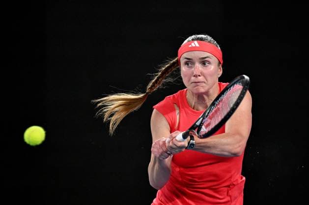 TENNIS AUSTRALIAN OPEN, Elina Svitolina of Ukraine returns during her round three match against Jasmine Paolini of Italy of Ukraine during the 2025 Australian Open at Melbourne Park in Melbourne, Saturday, January 18, 2025. ( NO ARCHIVING, EDITORIAL USE ONLY, NO USE IN BOOKS WITHOUT CONSENT MELBOURNE VICTORIA AUSTRALIA  Copyright: xJAMESxROSSx 20250118119420321674