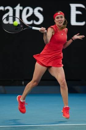 Elina Svitolina of Ukraine hits a forehand Australian Open, Day Seven, Tennis, Melbourne Park, Melbourne, Australia - 18 Jan 2025  Copyright: xRachelxBach Shutterstockx 15105041ch