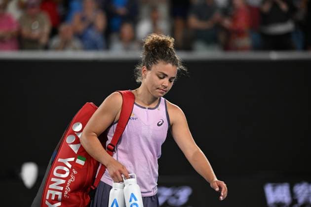 TENNIS AUSTRALIAN OPEN, Jasmine Paolini of Italy following her round three loss to Elina Svitolina of Ukraine during the 2025 Australian Open at Melbourne Park in Melbourne, Saturday, January 18, 2025. ( NO ARCHIVING, EDITORIAL USE ONLY, NO USE IN BOOKS WITHOUT CONSENT MELBOURNE VICTORIA AUSTRALIA  Copyright: xJAMESxROSSx 20250118166609747918