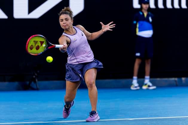 MELBOURNE, VIC - JANUARY 18: Jasmine Paolini of Italy in action during Round 3 of the 2025 Australian Open on January 18 2025, at Melbourne Park in Melbourne, Australia. (Photo by Jason Heidrich Icon Sportswire) TENNIS: JAN 18 Australian Open EDITORIAL USE ONLY Icon250118196