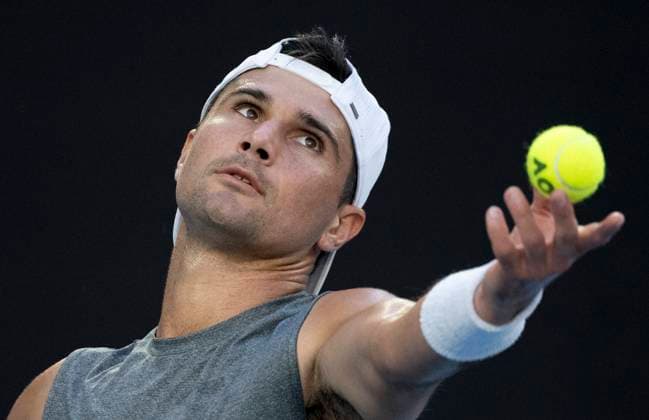 (250118) -- MELBOURNE, Jan. 18, 2025 -- Marcos Giron serves during the men s singles 3rd round match between Jannik Sinner of Italy and Marcos Giron of the United States at Australian Open tennis tournament in Melbourne, Australia, Jan. 18, 2025. ) (SP)AUSTRALIA-MELBOURNE-TENNIS-AUSTRALIAN OPEN-DAY 7 LuixSiuxWai 