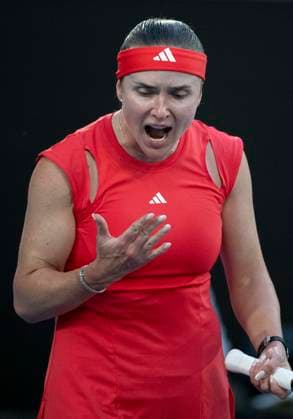 (250118) -- MELBOURNE, Jan. 18, 2025 -- Elina Svitolina of Ukraine reacts during the women s singles third round match between Elina Svitolina of Ukraine and Jasmine Paolini of Italy at Australian Open tennis tournament in Melbourne, Australia, Jan. 18, 2025. ) (SP)AUSTRALIA-MELBOURNE-TENNIS-AUSTRALIAN OPEN-DAY 7 LuixSiuxWai 