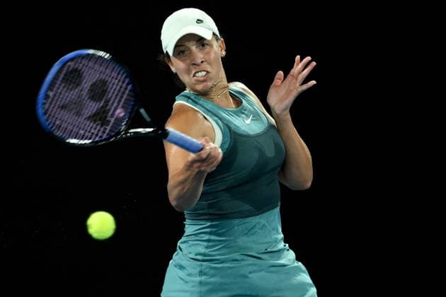 TENNIS AUSTRALIAN OPEN, Madison Keys of USA returns during her round three match against Danielle Collins of USA during the 2025 Australian Open at Melbourne Park in Melbourne, Saturday, January 18, 2025. ( NO ARCHIVING, EDITORIAL USE ONLY, NO USE IN BOOKS WITHOUT CONSENT MELBOURNE VICTORIA AUSTRALIA  Copyright: xJOELxCARRETTx 20250118149790350083