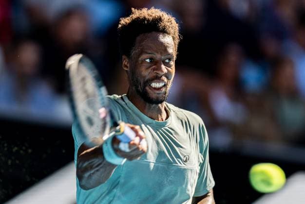 (250118) -- MELBOURNE, Jan. 18, 2025 -- Gael Monfils hits a return during the men s singles 3rd round match between Taylor Fritz of the United States and Gael Monfils of France at Australian Open tennis tournament in Melbourne, Australia, Jan. 18, 2025. (Photo by Xinhua) (SP)AUSTRALIA-MELBOURNE-TENNIS-AUSTRALIAN OPEN-DAY 7 HuxJingchen 