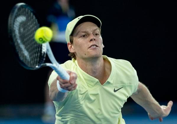 (250118) -- MELBOURNE, Jan. 18, 2025 -- Jannik Sinner hits a return during the men s singles 3rd round match between Jannik Sinner of Italy and Marcos Giron of the United States at Australian Open tennis tournament in Melbourne, Australia, Jan. 18, 2025. ) (SP)AUSTRALIA-MELBOURNE-TENNIS-AUSTRALIAN OPEN-DAY 7 LuixSiuxWai 
