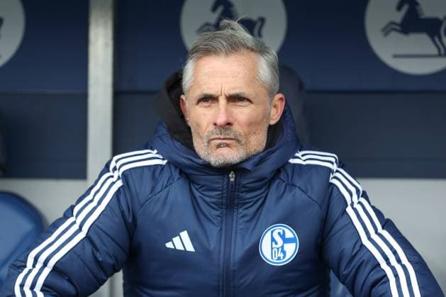 18 01 2025, xtgx, Soccer 2 Bundesliga, Eintracht Braunschweig FC Schalke 04 emspor, v l Kees van Wonderen Schalke, Coach DFL DFB REGULATIONS PROHIBIT ANY USE OF PHOTOGRAPHS as IMAGE SEQUENCES and or QUASI VIDEO Braunschweig
