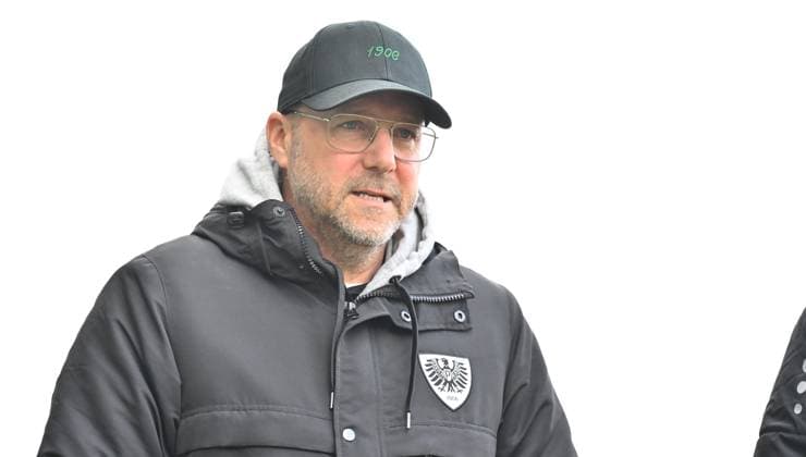 18 01 2025 Soccer Season 2024 2025 2 Soccer Bundesliga 18 Matchday SC Preußen Preussen Münster SCP SpVgg Greuther Fürth Kleeblatt Sportfoto Zink xwoxzix DFL regulations prohibit any use of photographs as image sequences and or quasi video only for editorial use Sascha Hildmann Trainer Preußen Münster