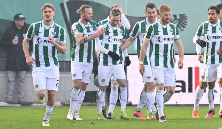 18 01 2025 Soccer Season 2024 2025 2 Soccer Bundesliga 18 Matchday SC Preußen Preussen Münster SCP SpVgg Greuther Fürth Kleeblatt Sportfoto Zink xwoxzix DFL regulations prohibit any use of photographs as image sequences and or quasi video only for editorial use Torjubel Jubel Freude nach Treffer Torschuß zum 1 0 durch Joshua Mees 8, Preußen Münster