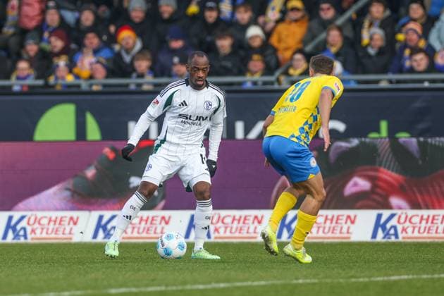 18 01 2025, Football, 2 Bundesliga, Matchday 18, Season 2024 2025, Eintracht Braunschweig FC Schalke 04, Christopher Antwi Adjei FC Schalke 04 Braunschweig Eintracht Stadion Niedersachsen Germany xRHR PHOTO TRx Copyright: RHR-FOTOx RHR-FOTO TR