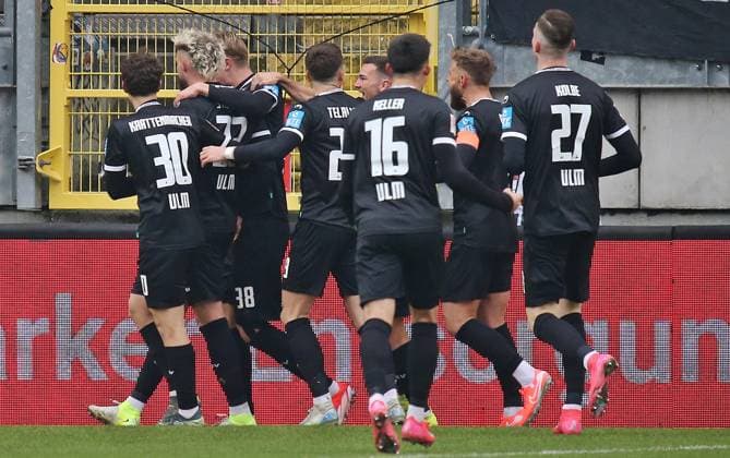 chrome settings search 18 01 2025, xmohx, Fussball 2 Bundesliga, 1 FC Kaiserslautern SSV Ulm 1846 Fußball emspor, v l Ulm celebrates the 1 0 by Philipp Strompf DFL DFB REGULATIONS PROHIBIT ANY USE OF PHOTOGRAPHS as IMAGE SEQUENCES and or QUASI VIDEO Kaiserslautern