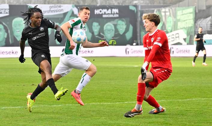 18 01 2025 Soccer season 2024 2025 2 Soccer Bundesliga 18 Matchday SC Preußen Preussen Münster SCP SpVgg Greuther Fürth Kleeblatt Sportfoto Zink xwoxzix DFL regulations prohibit any use of photographs as image sequences and or quasi video only for editorial use Noel Futkeu 9, SpVgg Greuther Fürth Torge Paetow 16, Preußen Münster Johannes Schenk 1, Preußen Münster