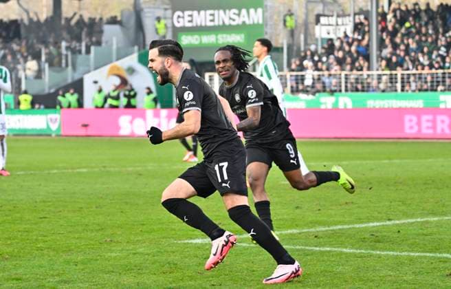18 01 2025 Soccer season 2024 2025 2 Soccer Bundesliga 18 Matchday SC Preußen Preussen Münster SCP SpVgg Greuther Fürth Kleeblatt Sportfoto Zink xwoxzix DFL regulations prohibit any use of photographs as image sequences and or quasi video only for editorial use Torjubel Jubel Freude nach Treffer Torschuß zum 1 1 durch Niko Gießelmann Giesselmann 17, SpVgg Greuther Fürth