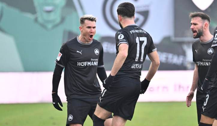 18 01 2025 Fußball Saison 2024 2025 2 Fußball Bundesliga 18 Spieltag SC Preußen Preussen Münster SCP SpVgg Greuther Fürth Kleeblatt Sportfoto Zink xwoxzix DFL regulations prohibit any use of photographs as image sequences and or quasi video only for editorial use Torjubel Jubel Freude nach Treffer Tor Torschuß zum 1 1 durch Niko Gießelmann Giesselmann 17, SpVgg Greuther Fürth Felix Klaus 30, SpVgg Greuther Fürth Niko Gießelmann Giesselmann 17, SpVgg Greuther Fürth