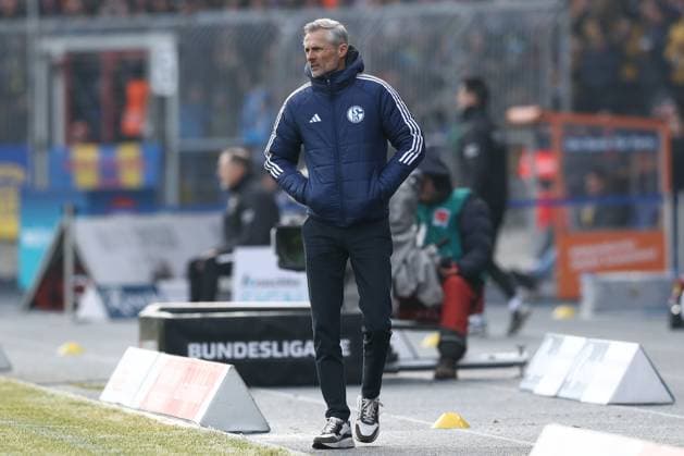 18 01 2025, xtgx, Soccer 2 Bundesliga, Eintracht Braunschweig FC Schalke 04 emspor, v l Kees van Wonderen Schalke, Coach DFL DFB REGULATIONS PROHIBIT ANY USE OF PHOTOGRAPHS as IMAGE SEQUENCES and or QUASI VIDEO Braunschweig