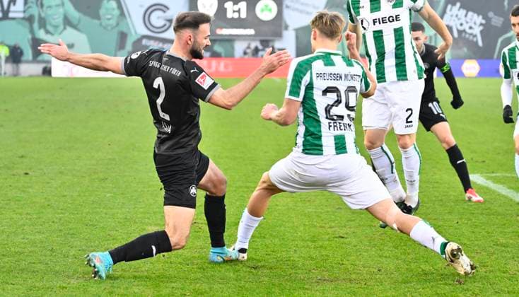 18 01 2025 Soccer season 2024 2025 2 Soccer Bundesliga 18 Matchday SC Preußen Preussen Münster SCP SpVgg Greuther Fürth Kleeblatt Sportfoto Zink xwoxzix DFL regulations prohibit any use of photographs as image sequences and or quasi video only for editorial use Simon Asta 2, SpVgg Greuther Fürth Lukas Frenkert 29, Preußen Münster Scene to yellow red card sending off for Simon Asta 2, SpVgg Greuther Fürth