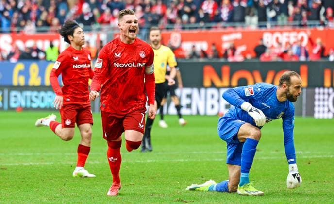 18 01 2025, xmohx, Fußball 2 Bundesliga, 1 FC Kaiserslautern SSV Ulm 1846 Fußball emspor, v l Kaiserslautern cheered by Marlon Ritter the1 1 DFL DFB REGULATIONS PROHIBIT ANY USE OF PHOTOGRAPHS as IMAGE SEQUENCES and or QUASI VIDEO Kaiserslautern