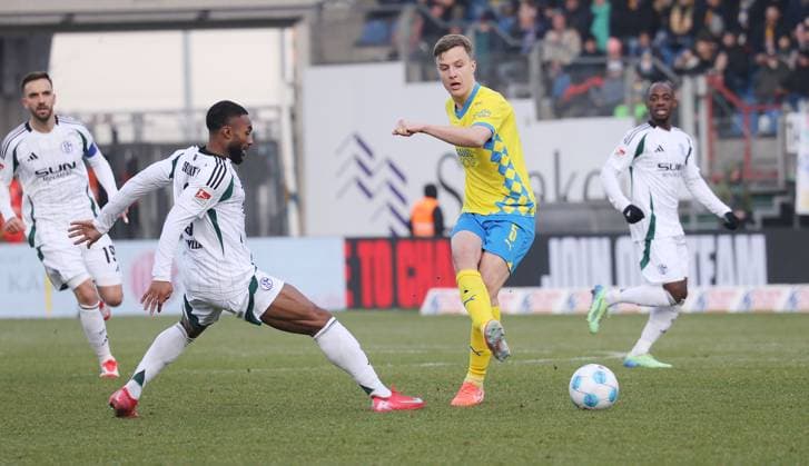 Eintracht BS vs FC Schalke 04 Braunschweig, 18 01 2025, Football, Season 24 25, 2 Bundesliga, Matchday 18, Eintracht Braunschweig vs FC Schalke 04, Picture shows Robert Ivanov BTSV, 5 Braunschweig
