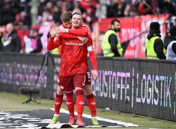 Football 2 Bundesliga Season 2024 25 1 FC Kaiserslautern 18 01 2025 Fritz Walter Stadion 1 FC Kaiserslautern fck FSV Ulm 1846 ul Daniel HANSLIK 1 FC Kaiserslautern , left, and Marlon RITTER 1 FC Kaiserslautern after 1 1 1 FC Kaiserslautern