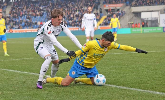 Eintracht BS vs FC Schalke 04 Braunschweig, 18 01 2025, Football, Season 24 25, 2 Bundesliga, Matchday 18, Eintracht Braunschweig vs FC Schalke 04, Picture shows Jannis Nikolaou BTSV, 4 Braunschweig