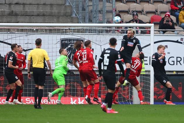 Philipp Strompf Ulm scores the goal for 1 0 against Kaiserslautern 1 FC Kaiserslautern vs SSV Ulm, Soccer, 2 Bundesliga, 18 01 2025 DFL REGULATIONS PROHIBIT ANY USE OF PHOTOGRAPHS AS IMAGE SEQUENCES AND OR QUASI VIDEO 1 FC Kaiserslautern vs SSV Ulm, Soccer, 2 Bundesliga, 18 01 2025 Kaiserslautern Copyright: xEibner-Pressefotox EP_RWS