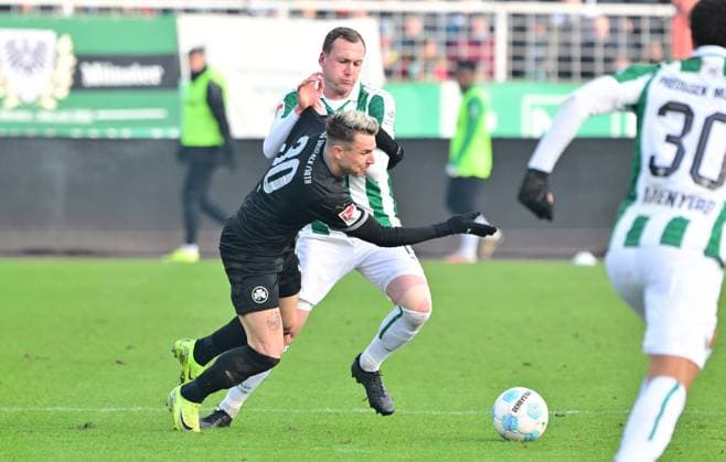 18 01 2025 Soccer season 2024 2025 2 Soccer Bundesliga 18 Matchday SC Preußen Preussen Münster SCP SpVgg Greuther Fürth Kleeblatt Sportfoto Zink MeZi xmexzix DFL regulations prohibit any use of photographs as image sequences and or quasi video only for editorial use Felix Klaus 30, SpVgg Greuther Fürth vor Simon Scherder 15, Preußen Münster