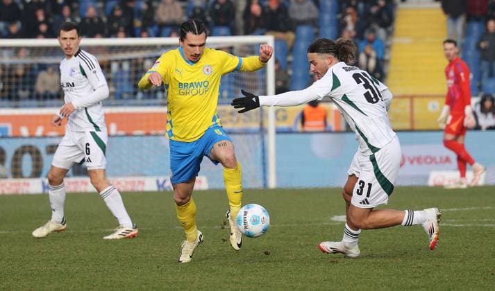 Eintracht BS vs FC Schalke 04 Braunschweig, 18 01 2025, Football, Season 24 25, 2 Bundesliga, Matchday 18, Eintracht Braunschweig vs FC Schalke 04, Picture shows Rayan Philippe BTSV, 9 Braunschweig