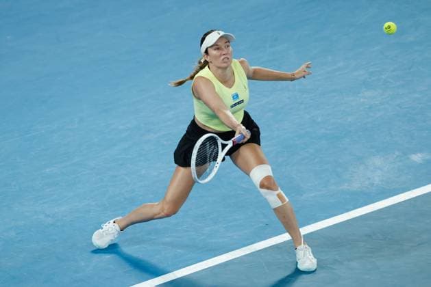 January 18, 2025: MELBOURNE, AUSTRALIA - JANUARY 18: Danielle Collins of USA hits a forehand to Madison Keys of USA on day seven of the 2025 Australian Open at Melbourne Park on January 18, 2025 in Melbourne, Australia. - ZUMAp121 20250118_zsp_p121_177 Copyright: xChrisxPutnamx