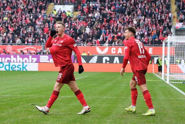 Football 2 Bundesliga Season 2024 25 1 FC Kaiserslautern 18 01 2025 Fritz Walter Stadion 1 FC Kaiserslautern fck FSV Ulm 1846 ul Filip KALOC 1 FC Kaiserslautern , left, and Daniel HANSLIK 1 FC Kaiserslautern after the 2 1 1 FC Kaiserslautern