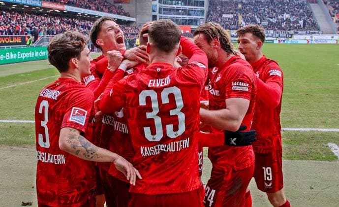 18.01.2025, xmohx, Fussball 2.Bundesliga, 1.FC Kaiserslautern - SSV Ulm 1846 Fußball emspor, v.l. Filip Kaloc (Kaiserslautern) bejubelt das 2-1 (DFL DFB REGULATIONS PROHIBIT ANY USE OF PHOTOGRAPHS as IMAGE SEQUENCES and or QUASI-VIDEO) Kaiserslautern