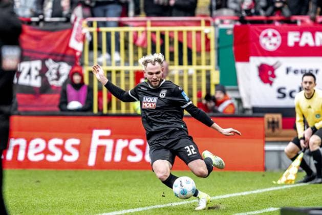Soccer Men 2 Bundesliga 18 Matchday Season 2024 2025 1 FC Kaiserslautern vs SSV Ulm 1846 Soccer 18 01 25 32 Philipp Strompf SSV Ulm 1846 Soccer DFL regulations prohibit any use of photographs as image sequences and or quasi video Kaiserslautern Fritz Walter Stadion am Betzenbe Rheinland Pfalz Germany