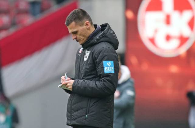 18 01 2025, xmohx, Fußball 2 Bundesliga, 1 FC Kaiserslautern SSV Ulm 1846 Fußball emspor, v l Trainer Thomas Wörle Ulm DFL DFB REGULATIONS PROHIBIT ANY USE OF PHOTOGRAPHS as IMAGE SEQUENCES and or QUASI VIDEO Kaiserslautern