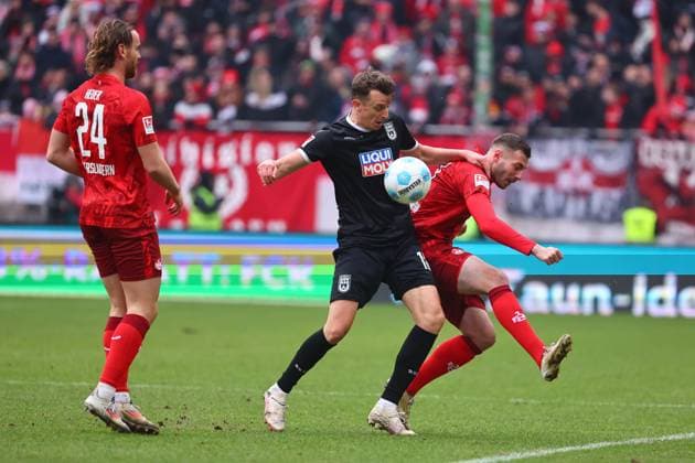 Luca Sirch Kaiserslautern in duel with Aaron Keller Ulm 1 FC Kaiserslautern vs SSV Ulm, Soccer, 2 Bundesliga, 18 01 2025 DFL REGULATIONS PROHIBIT ANY USE OF PHOTOGRAPHS AS IMAGE SEQUENCES AND OR QUASI VIDEO 1 FC Kaiserslautern vs SSV Ulm, Soccer, 2 Bundesliga, 17 01 2025 Kaiserslautern Copyright: xEibner-Pressefotox EP_RWS