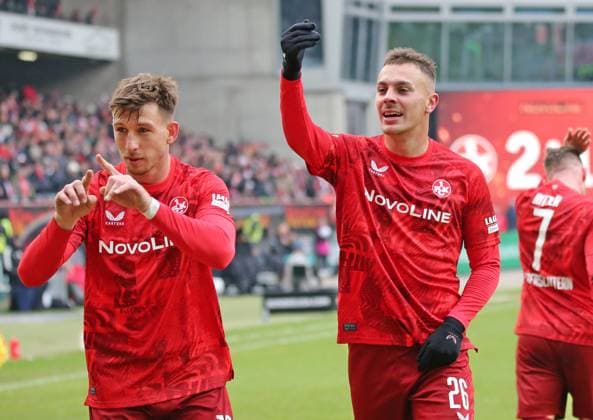 18 01 2025, xmohx, Fussball 2 Bundesliga, 1 FC Kaiserslautern SSV Ulm 1846 Fußball emspor, v l Daniel Hanslik and Filip Kaloc Kaiserslautern celebrate the 2 1 DFL DFB REGULATIONS PROHIBIT ANY USE OF PHOTOGRAPHS as IMAGE SEQUENCES and or QUASI VIDEO Kaiserslautern